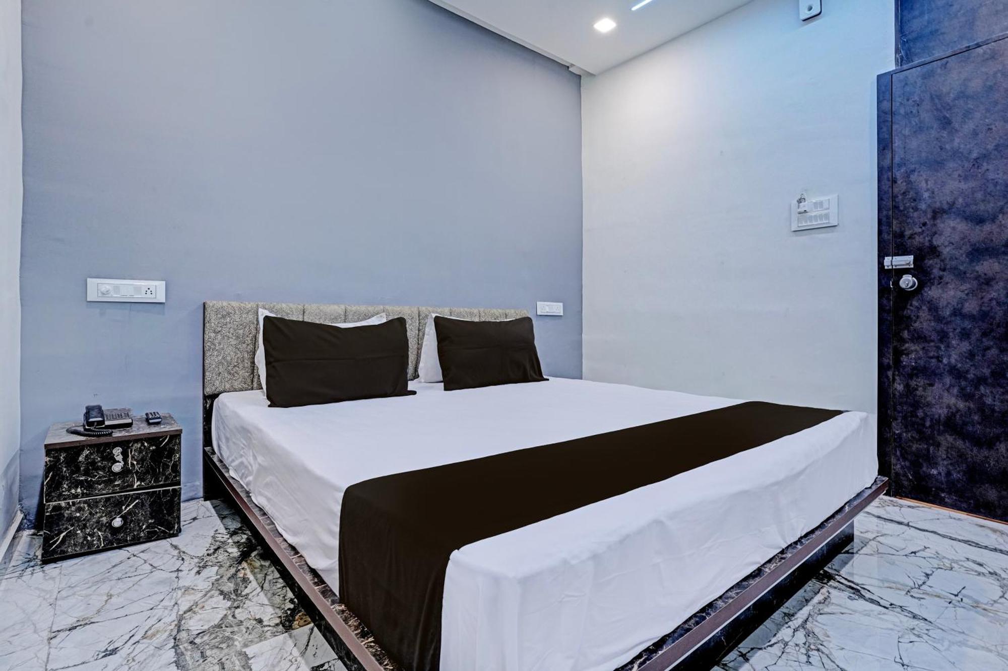 Hotel O White Palace Hotel Rajkot Exterior photo
